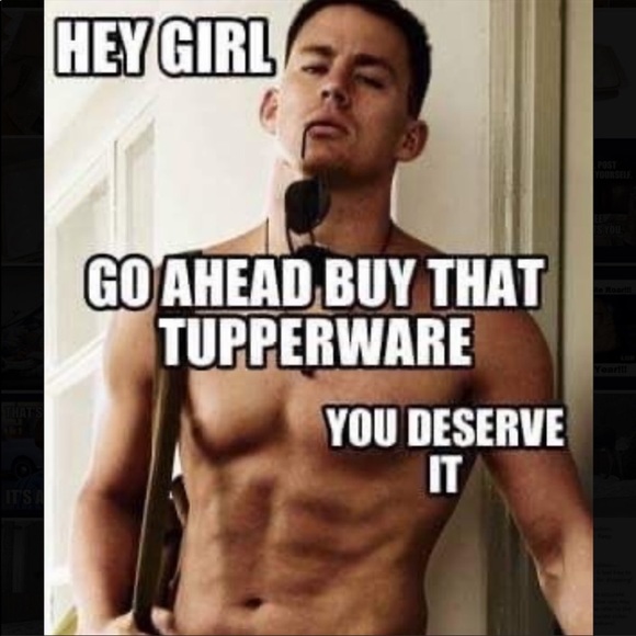 Vintage Tupperware Round Cake Holder with Gold Base and matching gold Handle - Picture 8 of 11